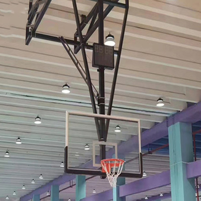 O aço suspendeu o controle sem fio do suporte elétrico do basquetebol